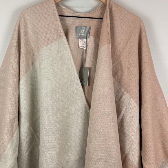 Soia & Kyo Poncho Women's One Size Beige Pink Colorblock Fringe Wrap Scarf NWT - Picture 3 of 6